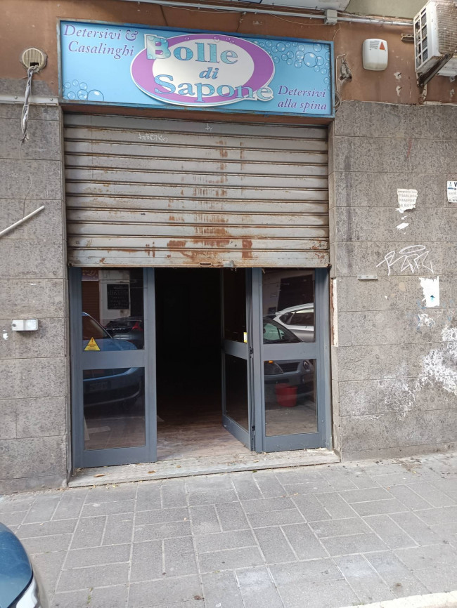 Locale commerciale in vendita a Salerno