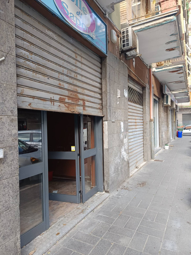 Locale commerciale in vendita a Salerno