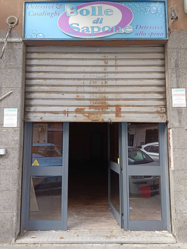 Locale commerciale in vendita a Salerno