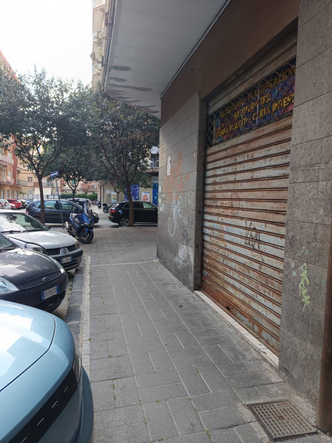 Locale commerciale in vendita a Salerno