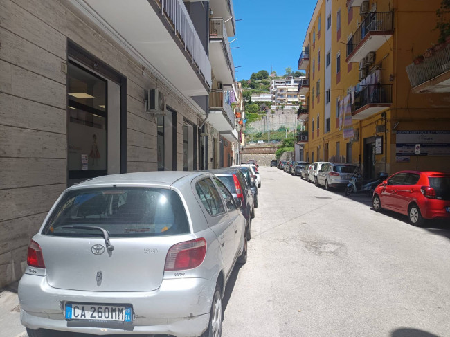 Locale commerciale in vendita a Salerno