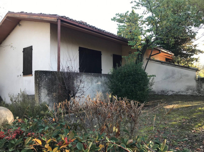 Villa in vendita a Mombaroccio (PU)
