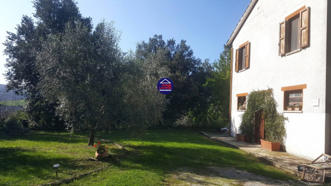 Rustico in vendita a Petriano (PU)