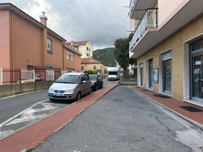 Attività commerciale in vendita a Valleggia, Quiliano (SV)