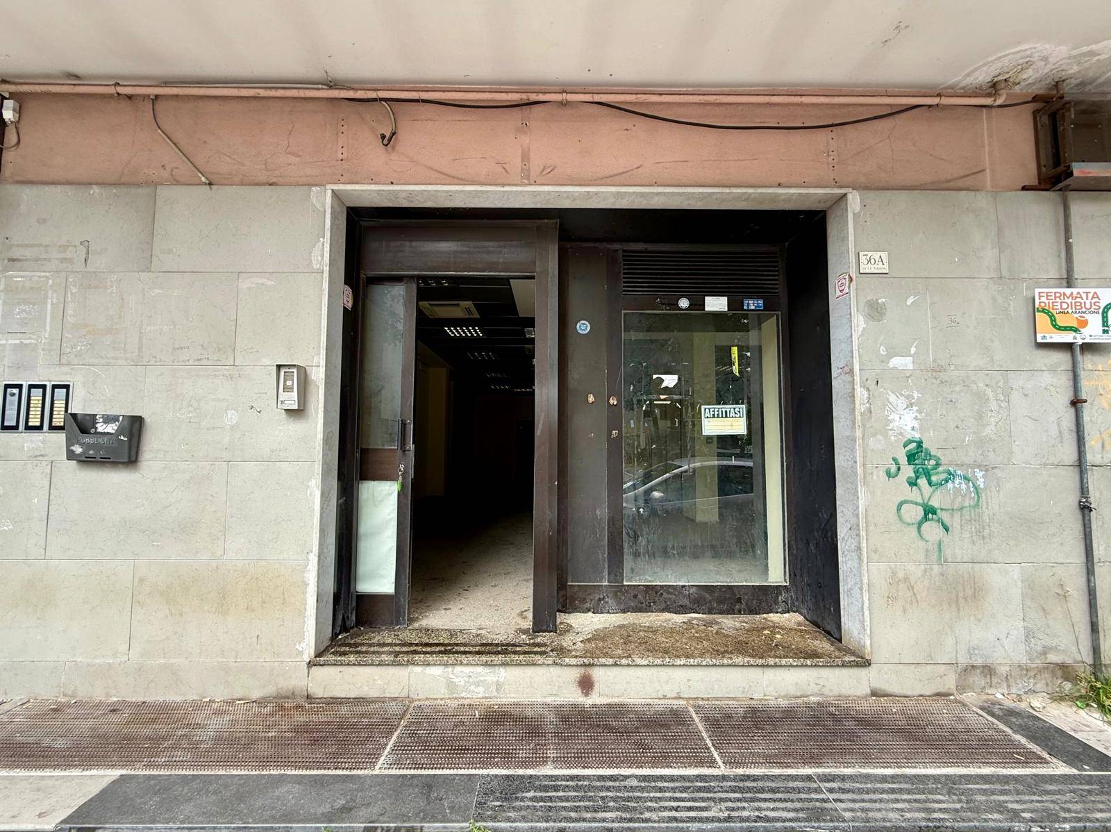 Negozio in affitto a Caserta (CE)