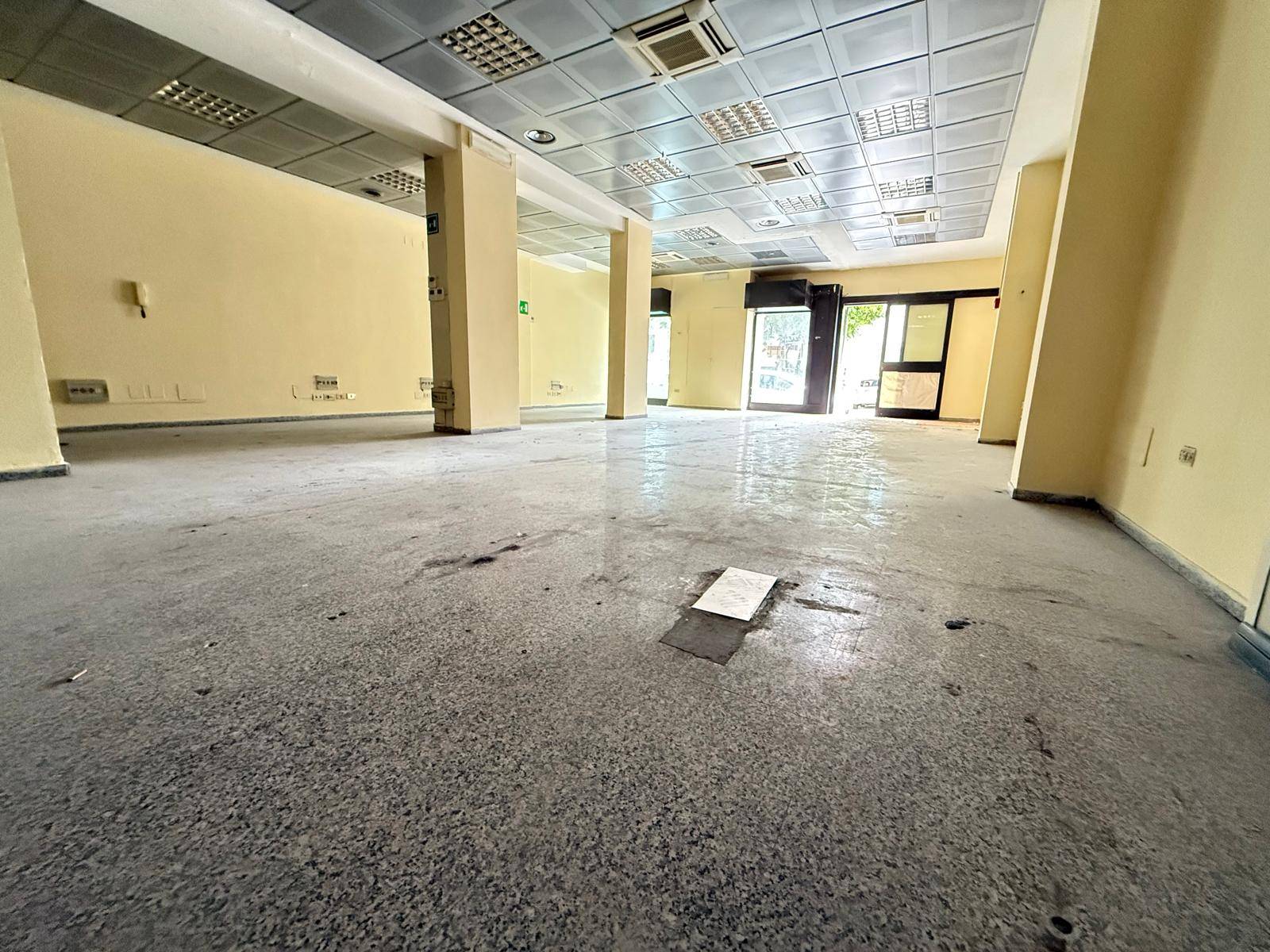 Negozio in affitto a Caserta (CE)