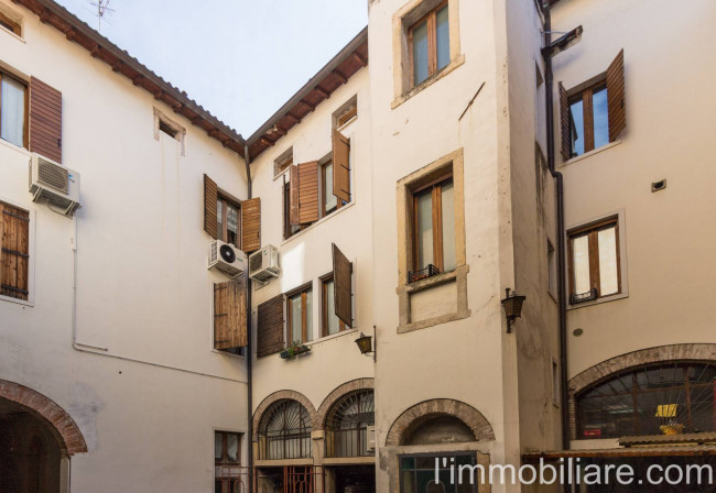 Appartamento in vendita a Centro Storico, Verona (VR)