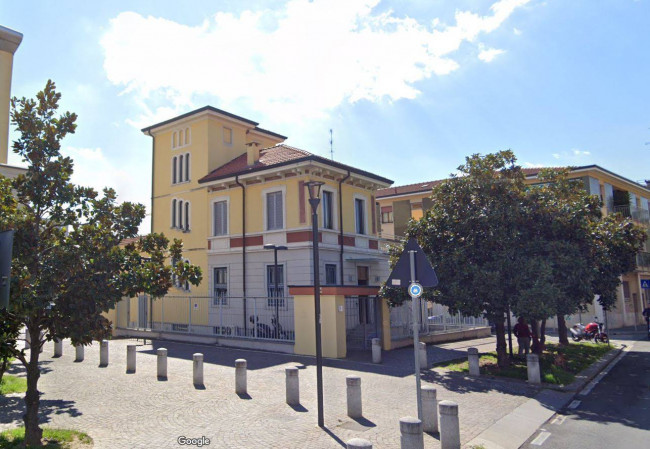 Palazzo/Stabile uso commerciale  in <br/> vendita a Milano