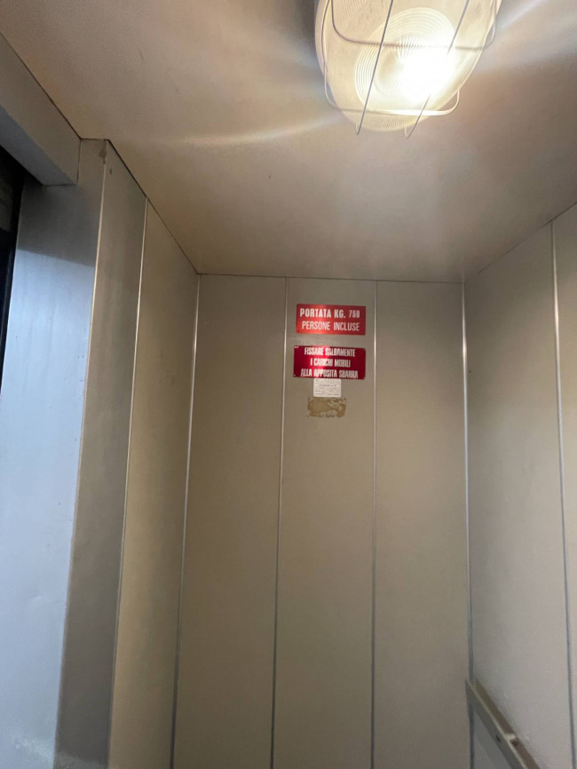 Palazzo/Stabile uso commerciale in vendita a Pescara