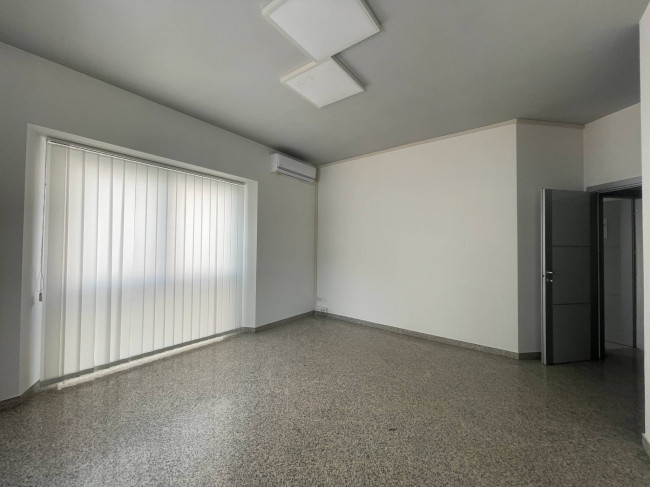 Palazzo/Stabile uso commerciale in vendita a Pescara