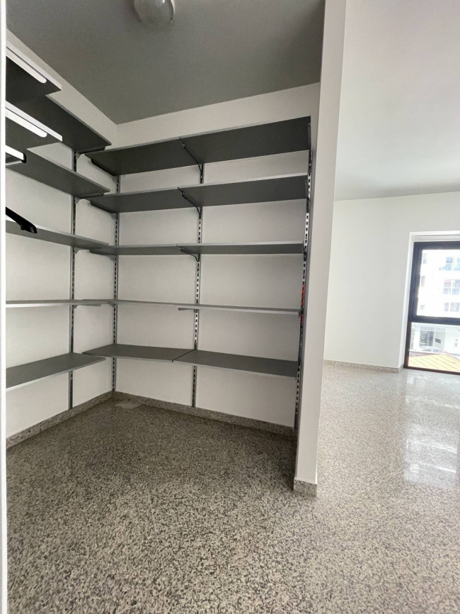 Palazzo/Stabile uso commerciale in vendita a Pescara