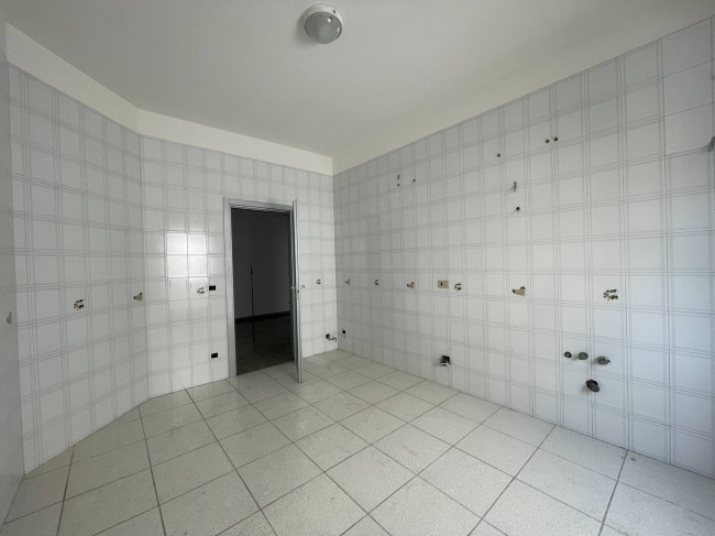Palazzo/Stabile uso commerciale in vendita a Pescara