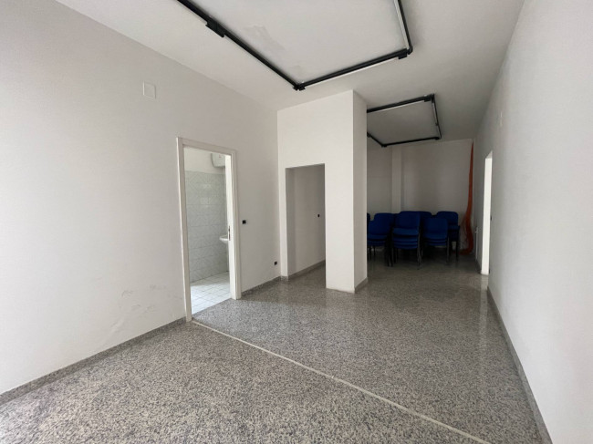 Palazzo/Stabile uso commerciale in vendita a Pescara