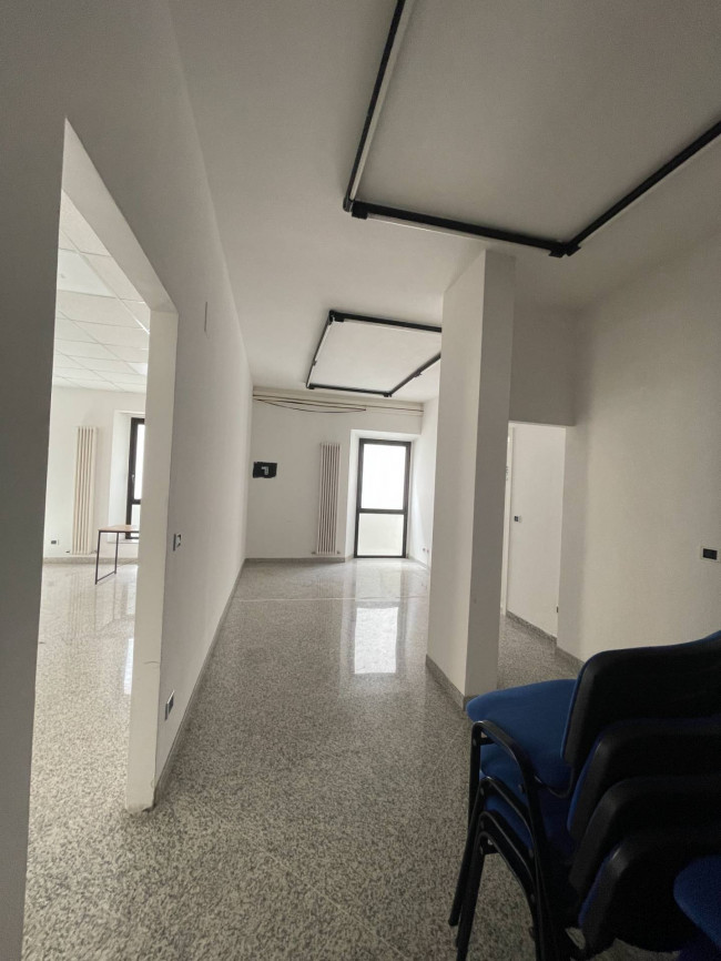 Palazzo/Stabile uso commerciale in vendita a Pescara