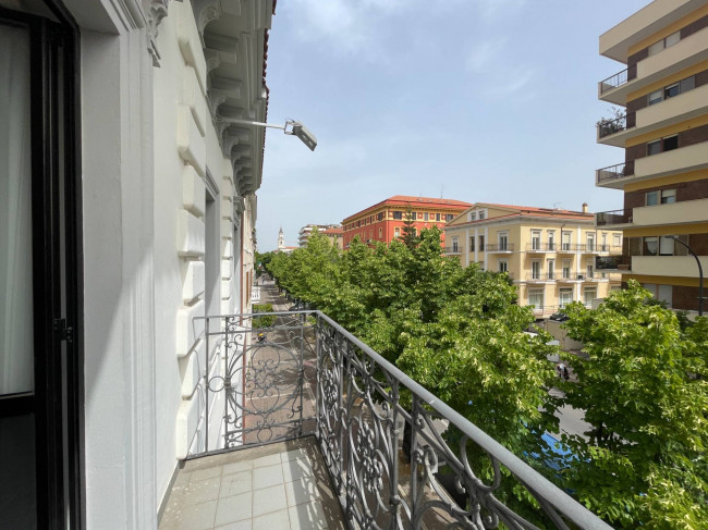 Palazzo/Stabile uso commerciale in vendita a Pescara