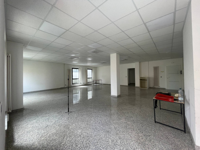 Palazzo/Stabile uso commerciale in vendita a Pescara