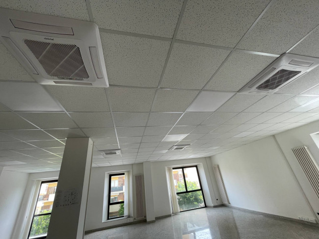 Palazzo/Stabile uso commerciale in vendita a Pescara