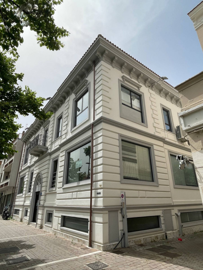 Palazzo/Stabile uso commerciale in vendita a Pescara