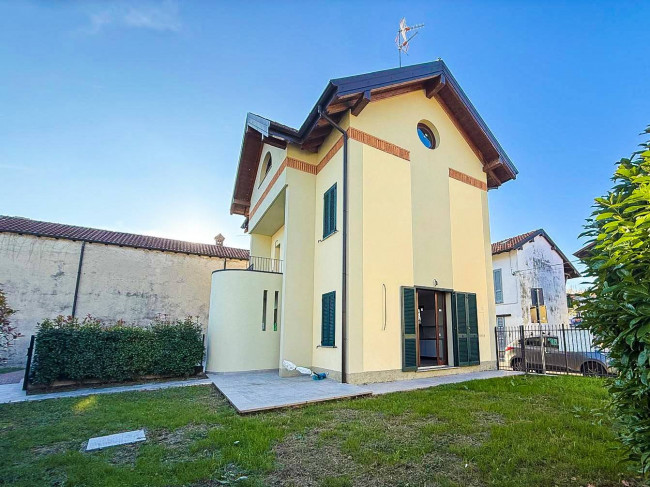 Porzione di villa  in <br/> vendita a Vimercate