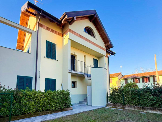 Porzione di villa  in <br/> vendita a Vimercate