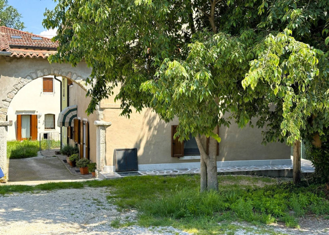 Casale/Rustico  in <br/> vendita a Pastrengo