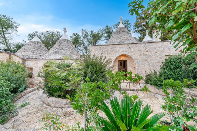 Casale/Rustico  in <br/> vendita a Cisternino