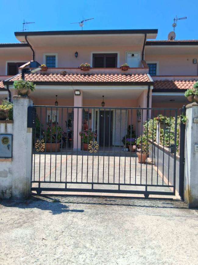 Villa a Schiera  in <br/> vendita a Casal Velino