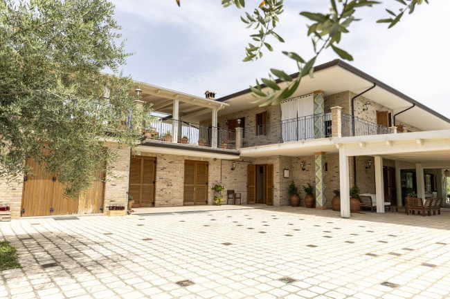 Villa Singola in vendita a Loreto Aprutino