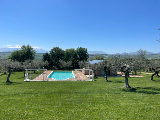 Villa Singola in vendita a Loreto Aprutino