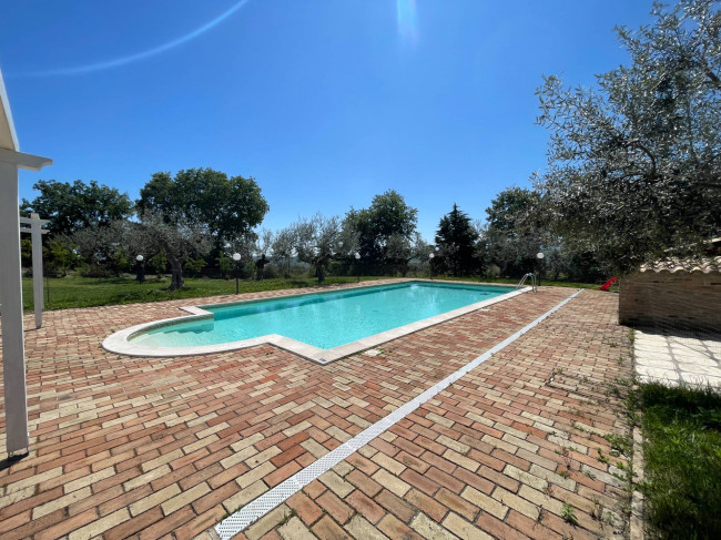 Villa Singola in vendita a Loreto Aprutino