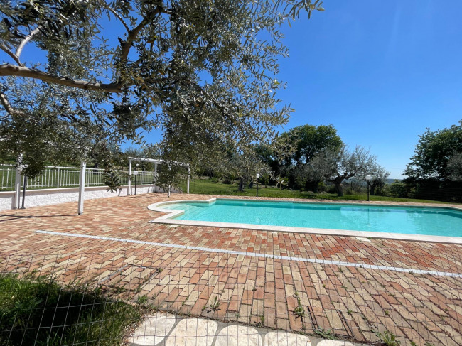 Villa Singola in vendita a Loreto Aprutino