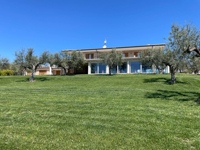 Villa Singola in vendita a Loreto Aprutino