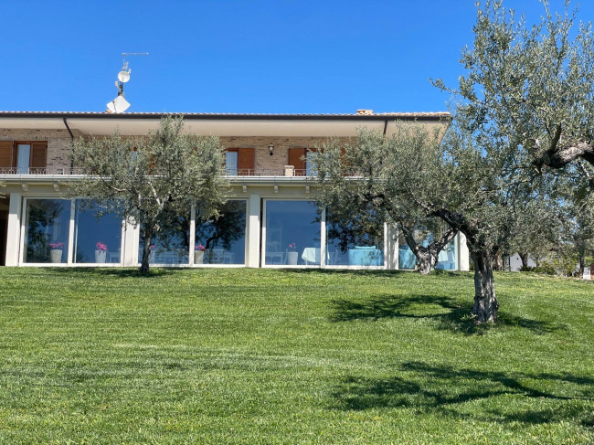 Villa Singola in vendita a Loreto Aprutino