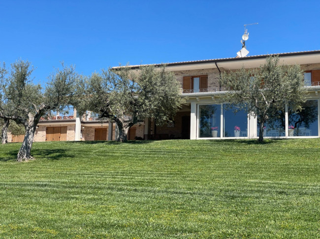 Villa Singola in vendita a Loreto Aprutino