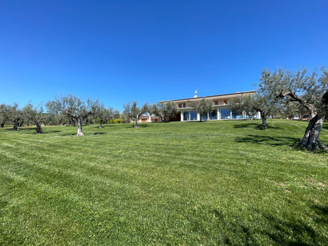 Villa Singola in vendita a Loreto Aprutino