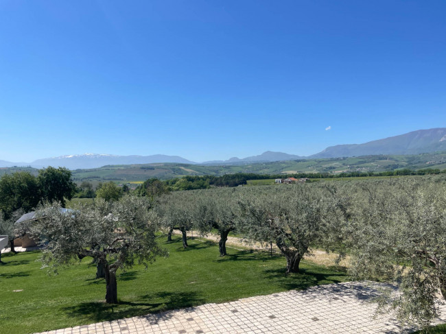Villa Singola in vendita a Loreto Aprutino