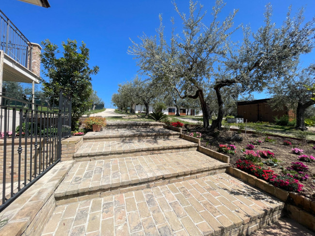 Villa Singola in vendita a Loreto Aprutino