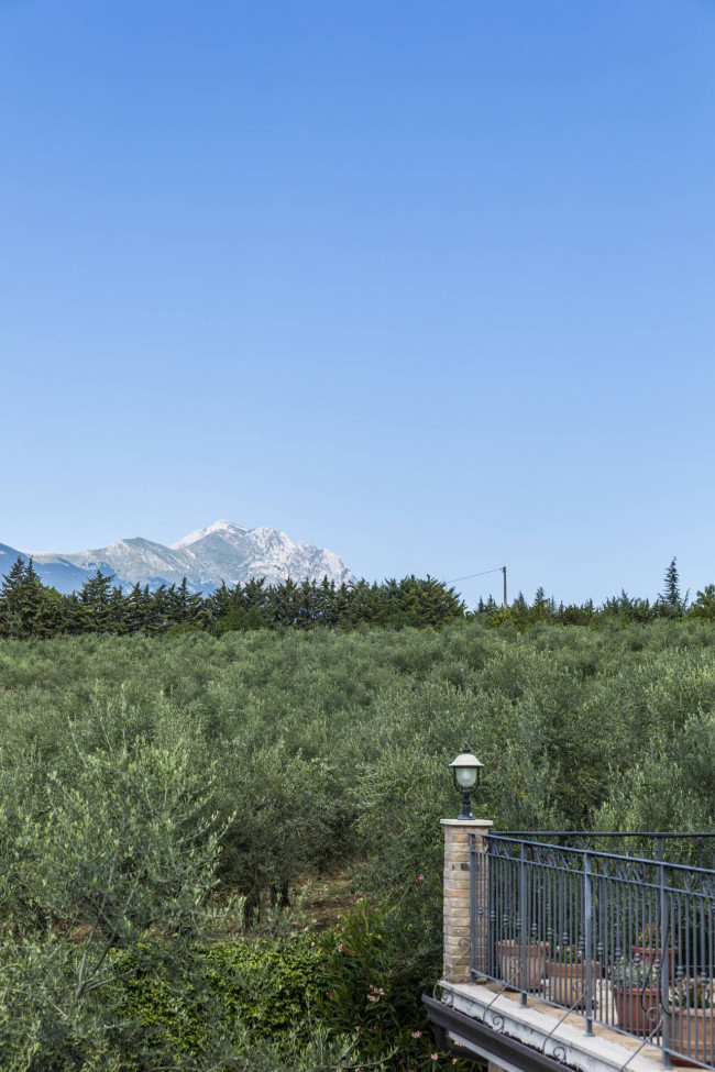 Villa Singola in vendita a Loreto Aprutino