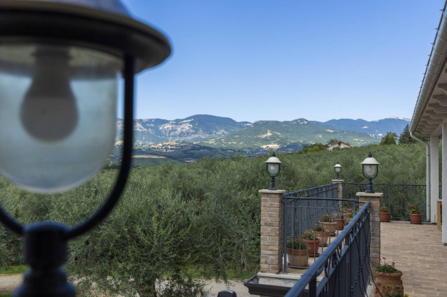 Villa Singola in vendita a Loreto Aprutino