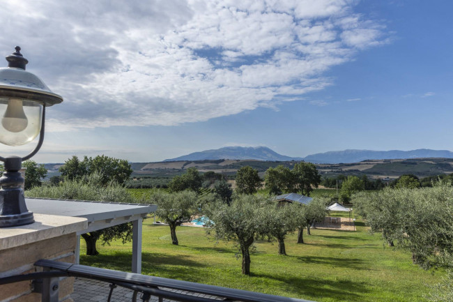 Villa Singola in vendita a Loreto Aprutino