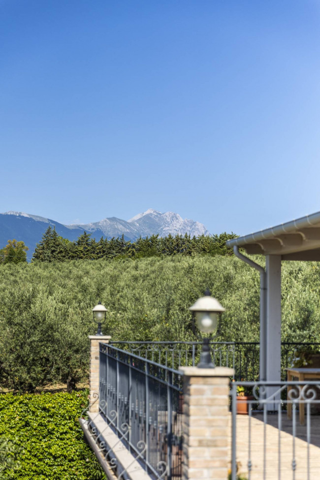 Villa Singola in vendita a Loreto Aprutino