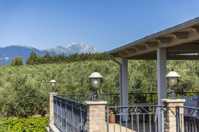 Villa Singola in vendita a Loreto Aprutino