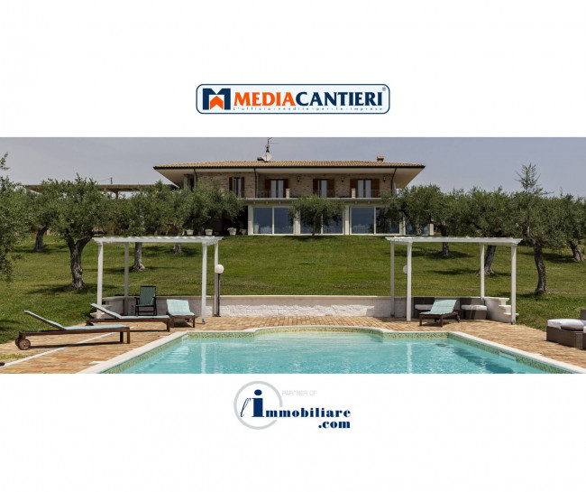 Villa Singola in vendita a Loreto Aprutino