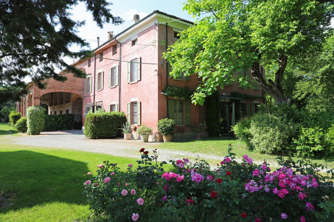 Casale/Rustico  in <br/> vendita a Parma