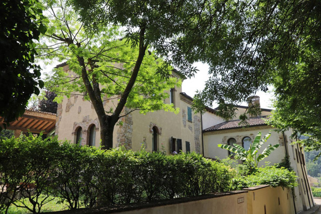 Villa Singola  in <br/> vendita a Lesignano de' Bagni