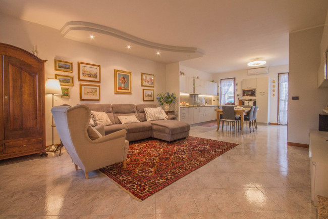 Villa a Schiera  in <br/> vendita a Vigasio