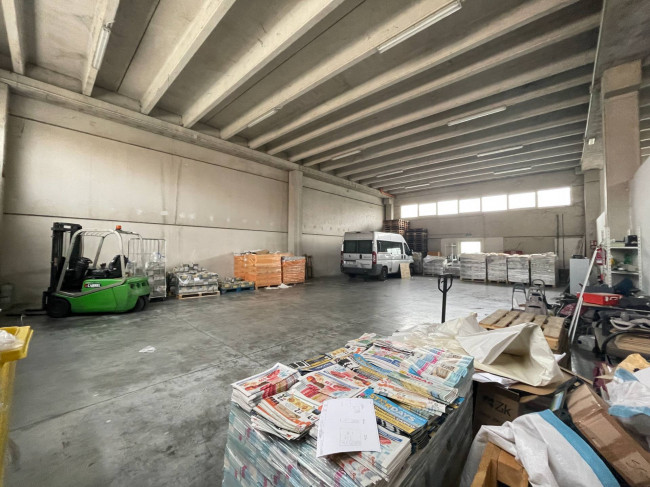 Capannone industriale in vendita a San Giovanni Teatino