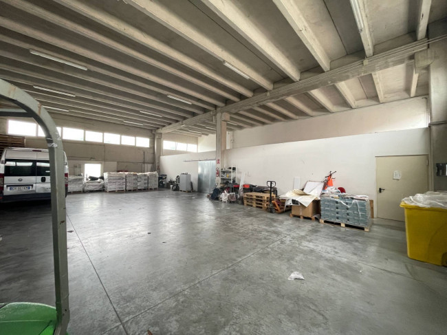 Capannone industriale in vendita a San Giovanni Teatino