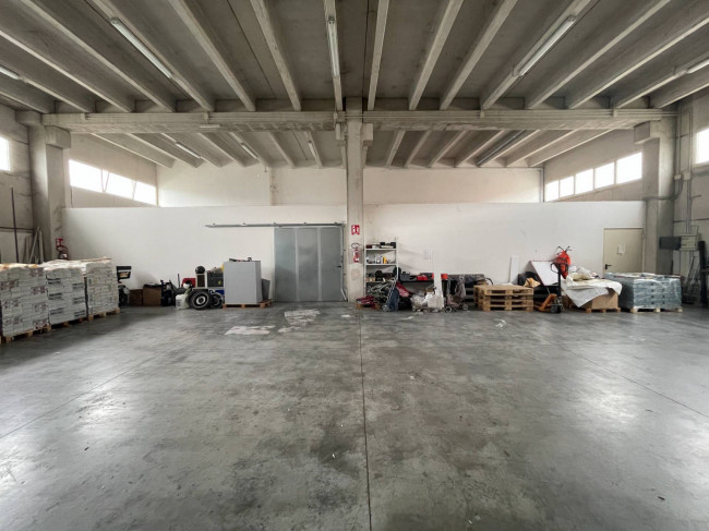 Capannone industriale in vendita a San Giovanni Teatino