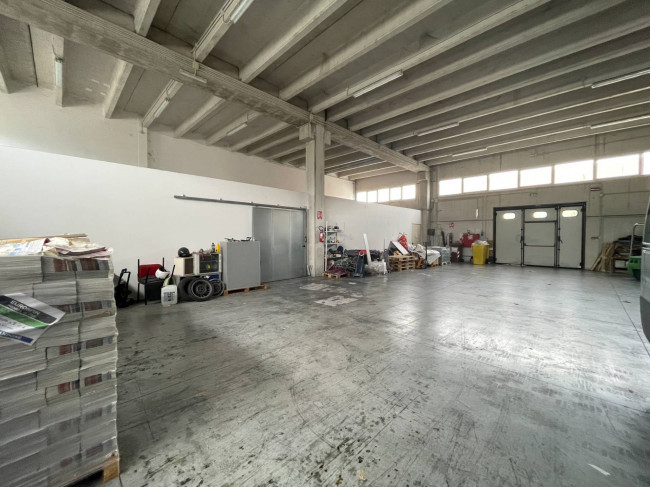 Capannone industriale in vendita a San Giovanni Teatino